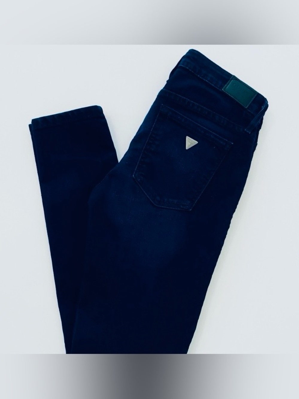 NWOT Women's Guess Los Angeles Dark Denim Jeans, Size 26 - Picture 1 of 9